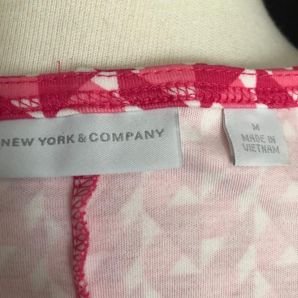 NY&Co. Pink Geometric Knit Dress - Picture 3 of 8